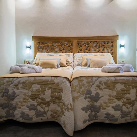 Apartamentos Turisticos El Altozano Fuentes de León Exteriör bild