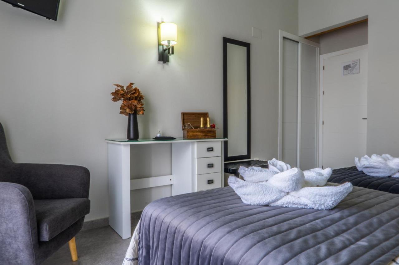 Apartamentos Turisticos El Altozano Fuentes de León Exteriör bild