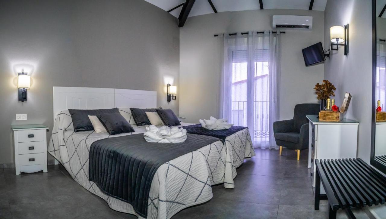 Apartamentos Turisticos El Altozano Fuentes de León Exteriör bild