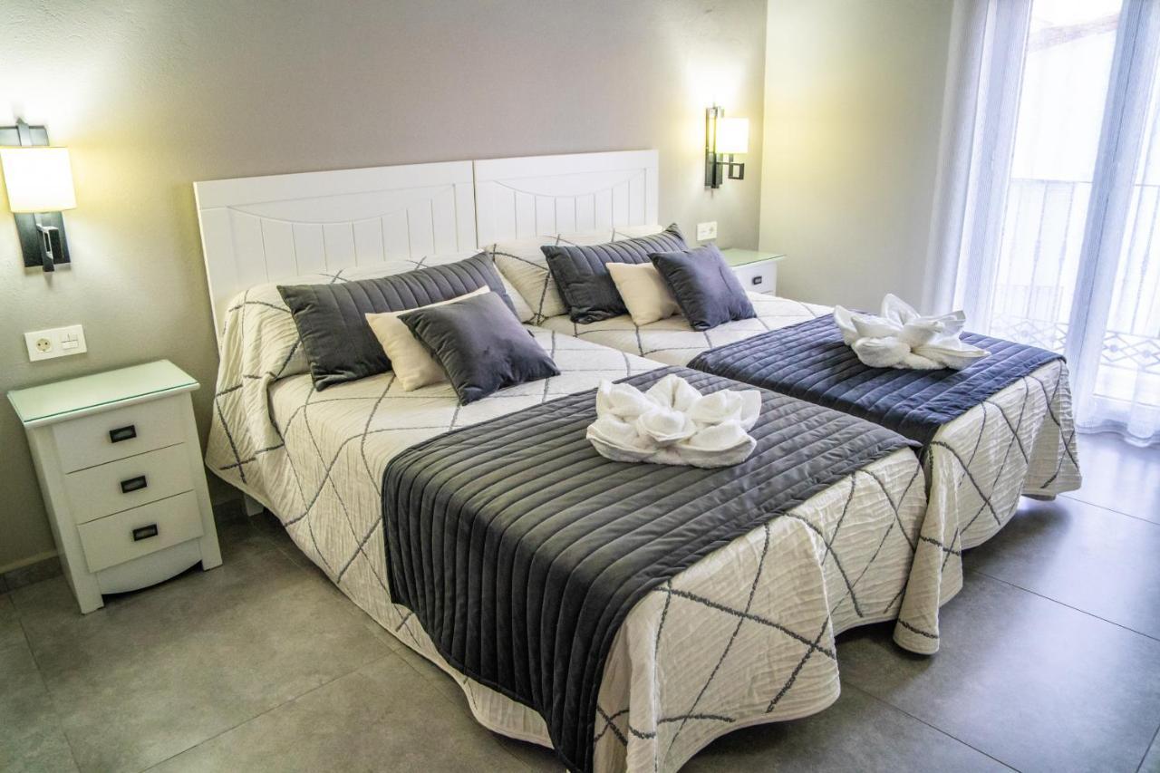 Apartamentos Turisticos El Altozano Fuentes de León Exteriör bild