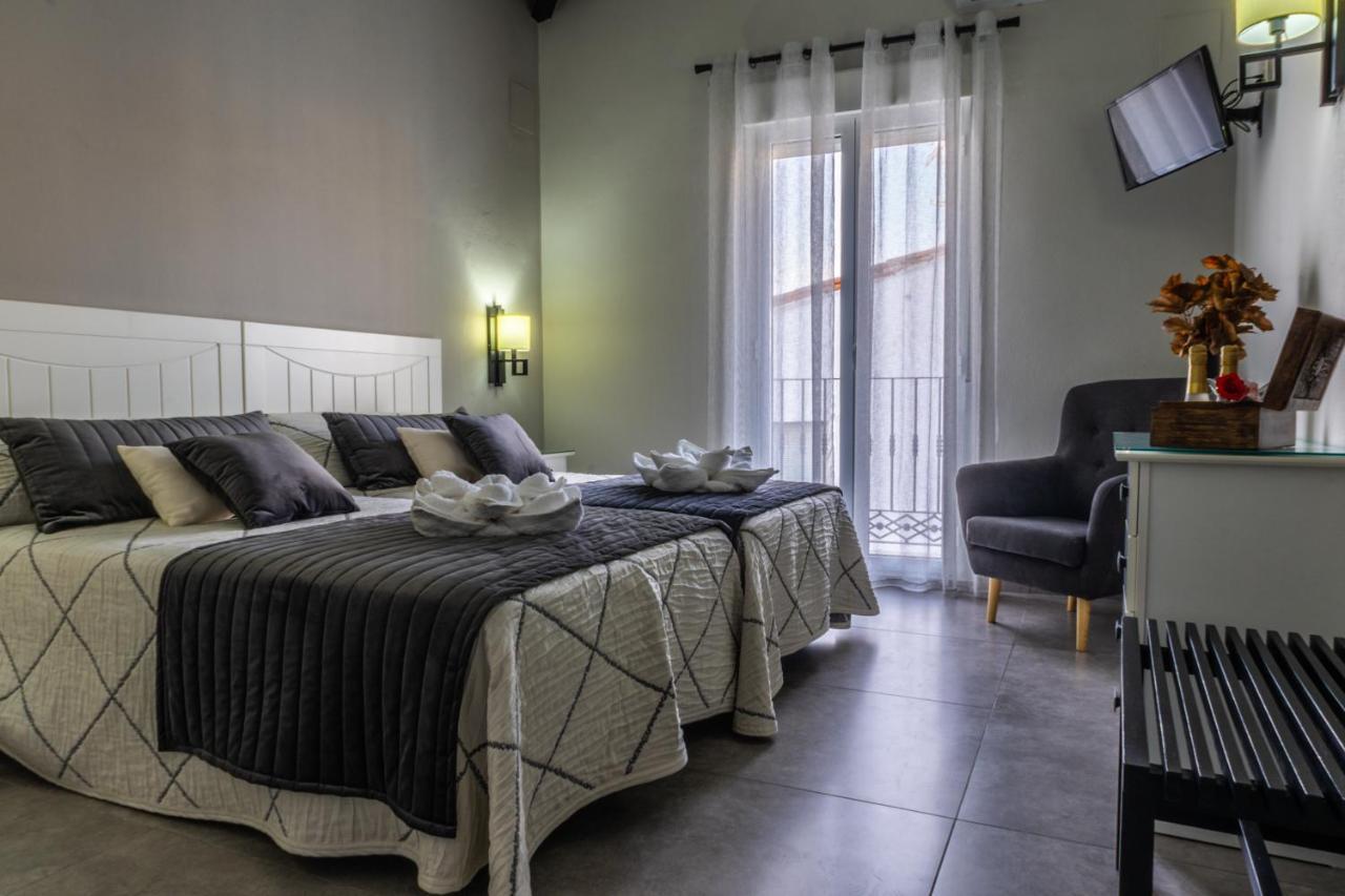 Apartamentos Turisticos El Altozano Fuentes de León Exteriör bild