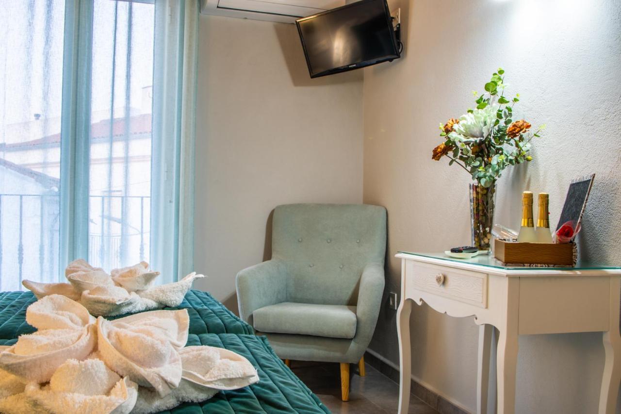 Apartamentos Turisticos El Altozano Fuentes de León Exteriör bild