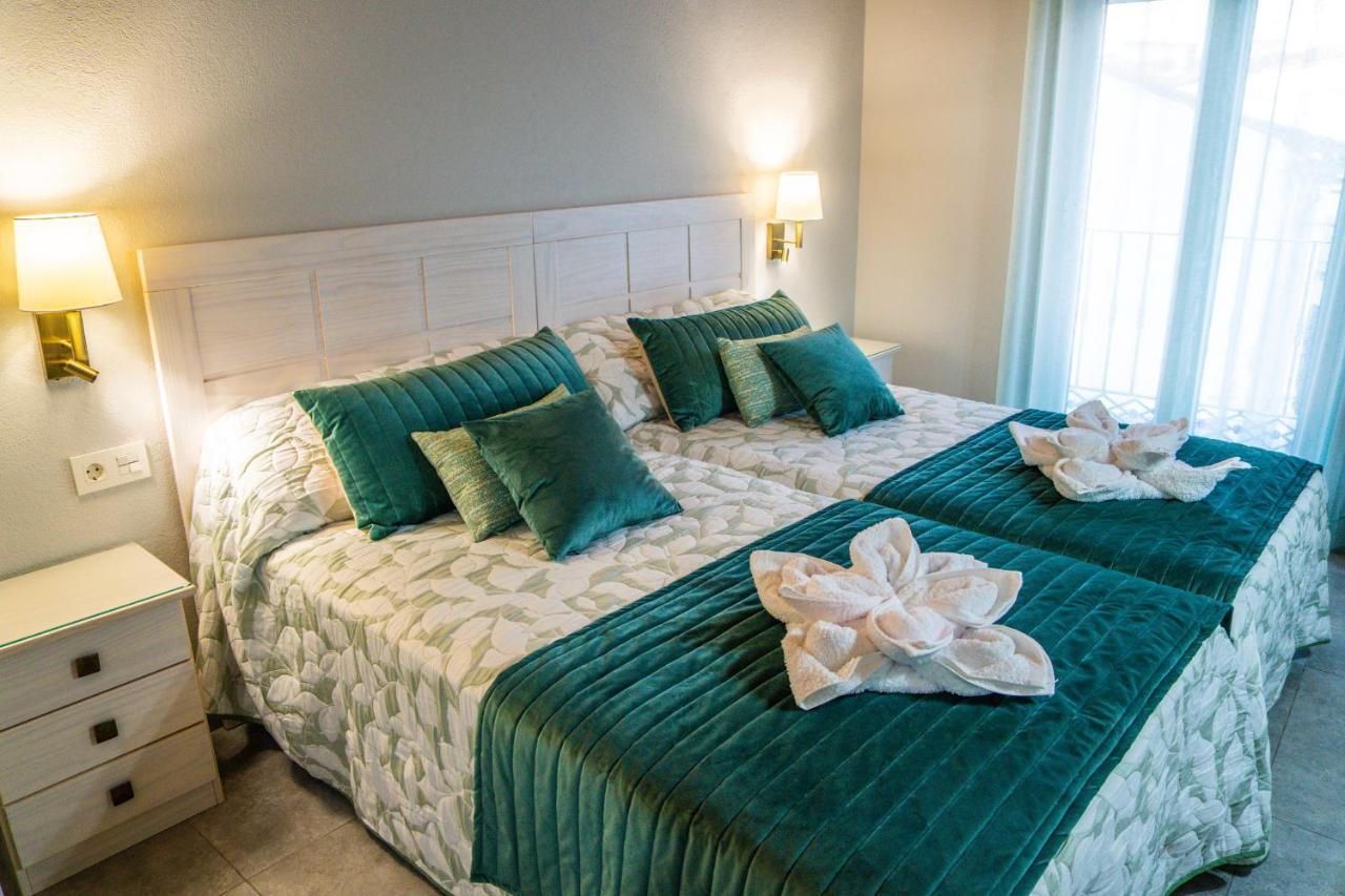 Apartamentos Turisticos El Altozano Fuentes de León Exteriör bild