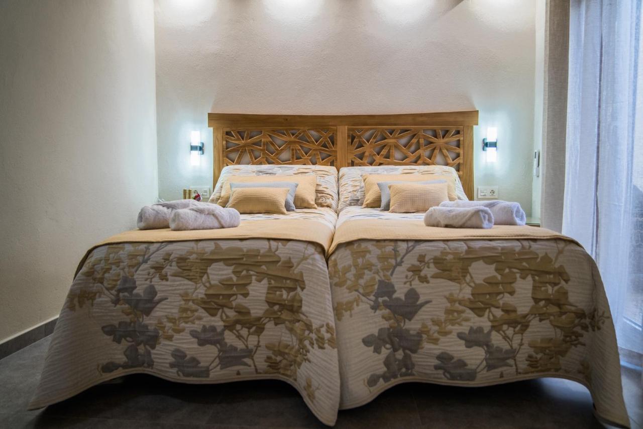 Apartamentos Turisticos El Altozano Fuentes de León Exteriör bild