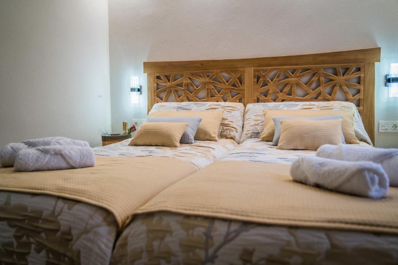 Apartamentos Turisticos El Altozano Fuentes de León Exteriör bild